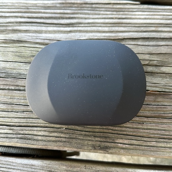 Brookstone BTWS43 Sport Harmony Wireless Earbuds - Picture 2 of 3